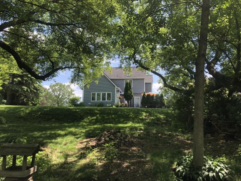 635 Rae Dr, Hartland, WI by First Weber Real Estate $467,500