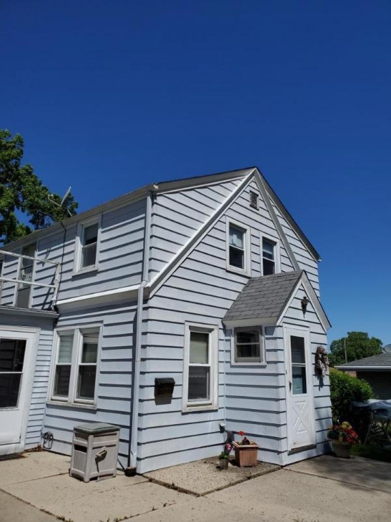 4829 S 22nd St Milwaukee, WI 53221-2917 by The Schoenleber Group, Llc $159,900