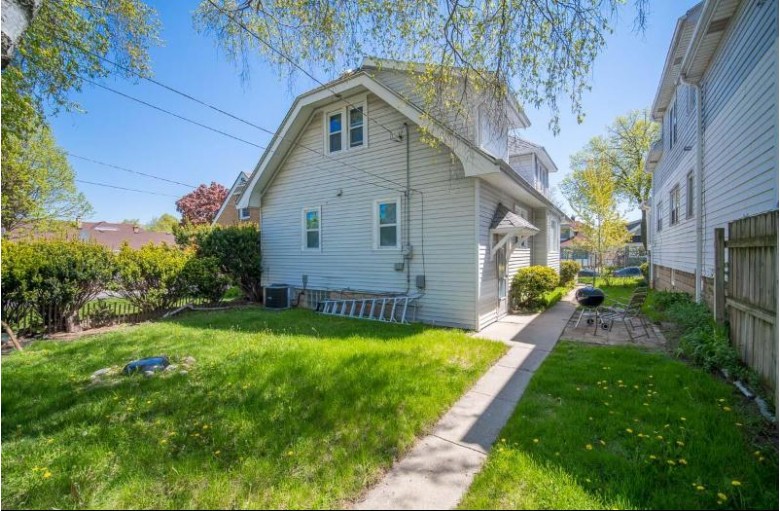 3409 S 9th St Milwaukee, WI 53215-5111 by Coldwell Banker Homesale Realty - Franklin $169,900