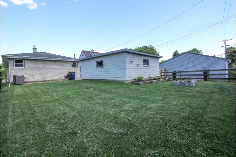1229 S 117th St West Allis, WI 53214-2126 by Redefined Realty Advisors Llc $229,000