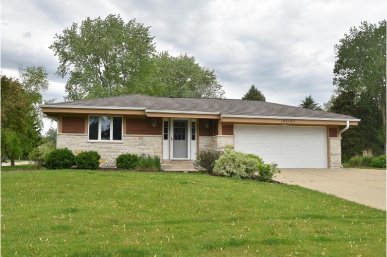 N59W23425 Clover Dr Sussex, WI 53089-3811 by Homestead Realty, Inc~milw $319,900
