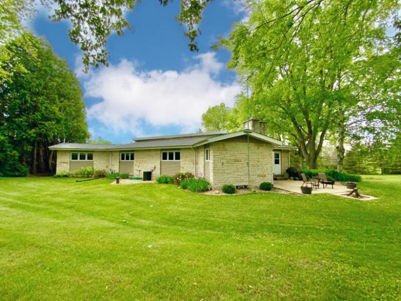 S51W30982 Old Village Rd Mukwonago, WI 53149-8760 by Lake Country Flat Fee $529,900