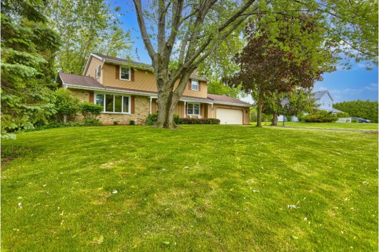 12510 N Portland Ave Mequon, WI 53092-2633 by Re/Max Lakeside-27th $419,900