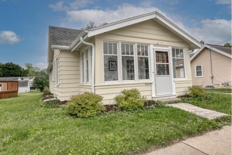205 W Wabash Ave Waukesha, WI 53186-6139 by Midwest Homes $189,900