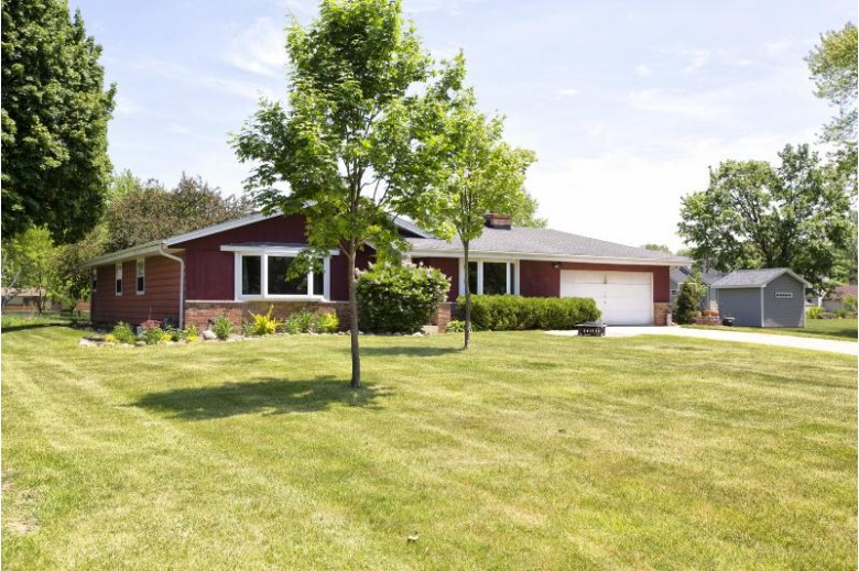 W134S6598 Sherwood Cir Muskego, WI 53150-2832 by Re/Max Realty Pros~milwaukee $319,900
