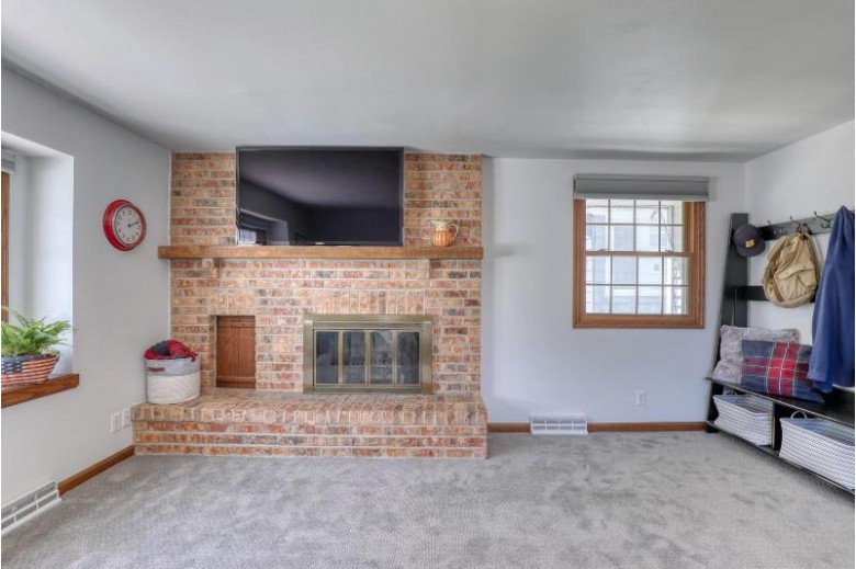 919 E Hampton Rd Whitefish Bay, WI 53217-5954 by First Weber Real Estate $399,900