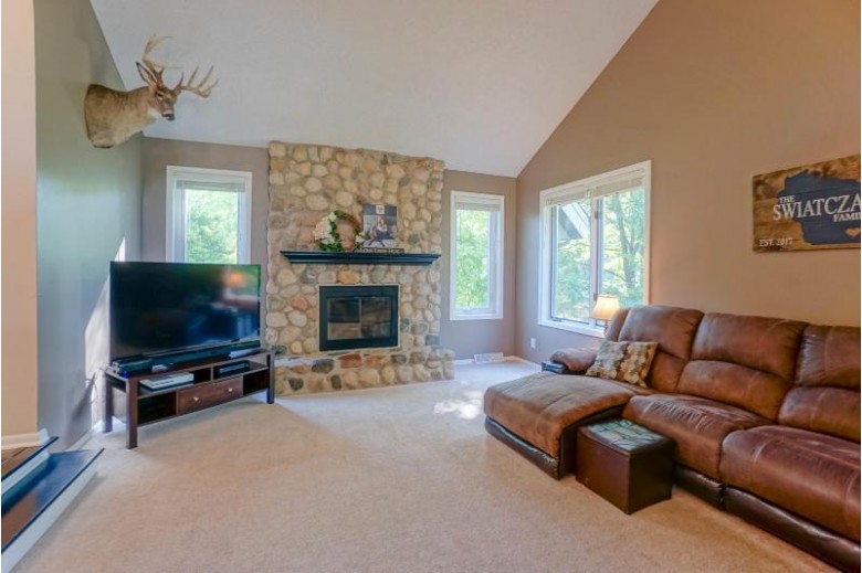 W315S1105 Glacier Pass, Delafield, WI by Lake Country Flat Fee $524,900