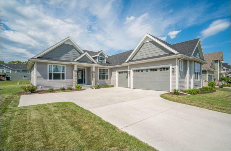 N61W21550 Masters Dr Menomonee Falls, WI 53051-4028 by Exsell Real Estate Experts Llc $584,900