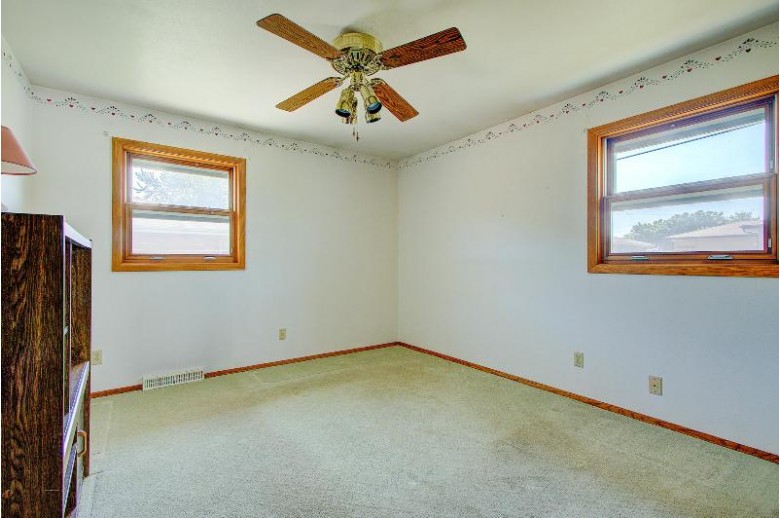 1435 W Grange Ave Milwaukee, WI 53221-4353 by Exp Realty, Llc~milw $224,500
