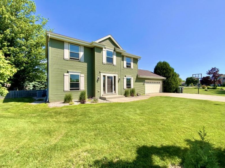 300 Woodfield Ct, Eagle, WI by Lake Country Flat Fee $339,900