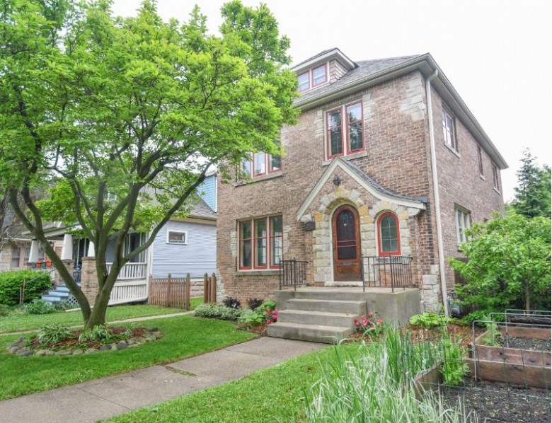 3151 S Quincy Ave, Milwaukee, WI by Shorewest Realtors, Inc. $375,000