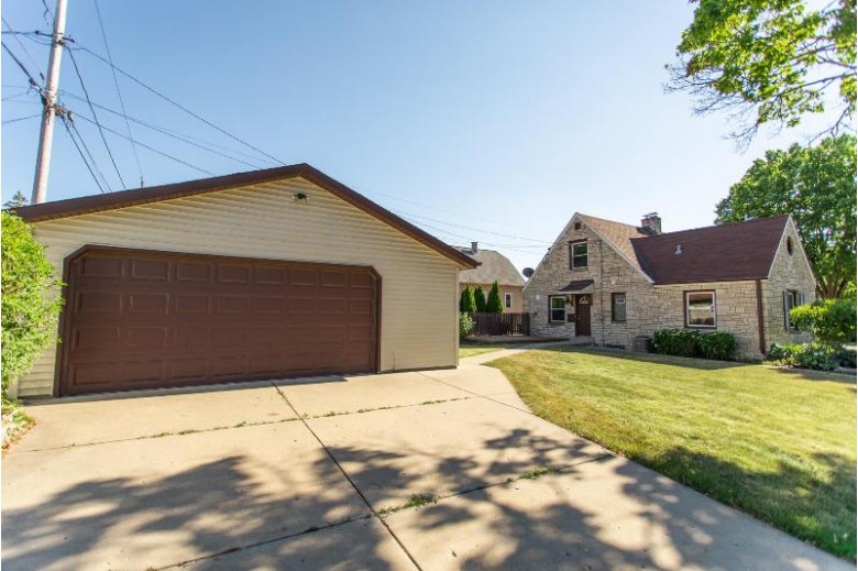 7629 W Hayes Ave West Allis, WI 53219-1862 by Keller Williams Realty-Lake Country $279,900