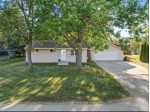 8981 S 77th St Franklin, WI 53132 by Benefit Realty $269,900