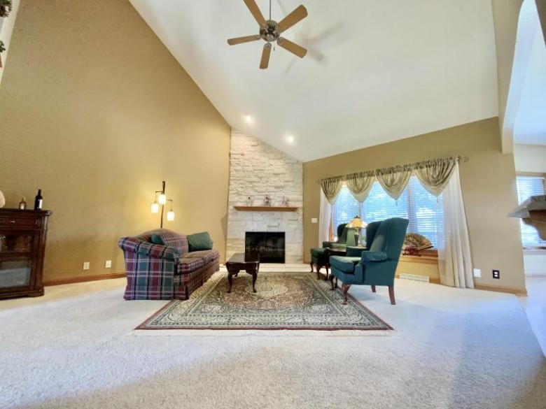 911 River Reserve Dr Hartland, WI 53029-2913 by Lake Country Flat Fee $639,900
