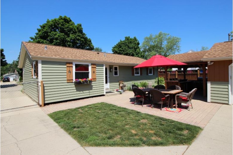 3250 S 105th St West Allis, WI 53227-4118 by Realty Executives - Integrity $254,500