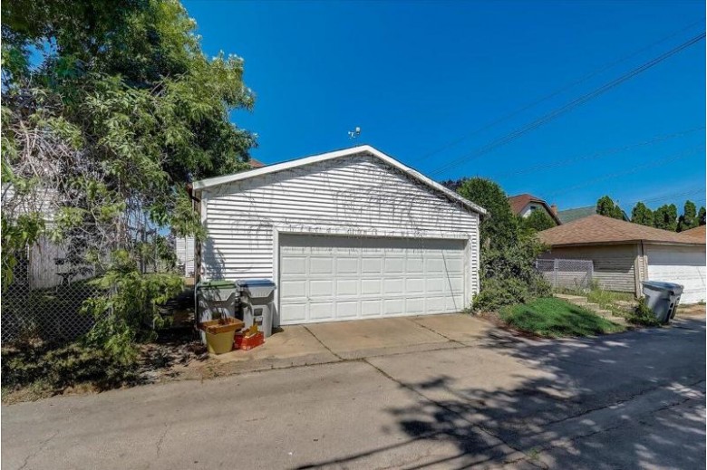 3354 S 9th Pl Milwaukee, WI 53215-5113 by Century 21 Affiliated - Delafield $225,000