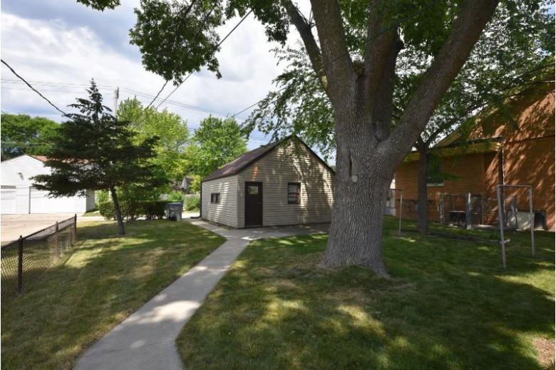4237 N 60th St, Milwaukee, WI by Keller Williams Realty-Milwaukee North Shore $124,900