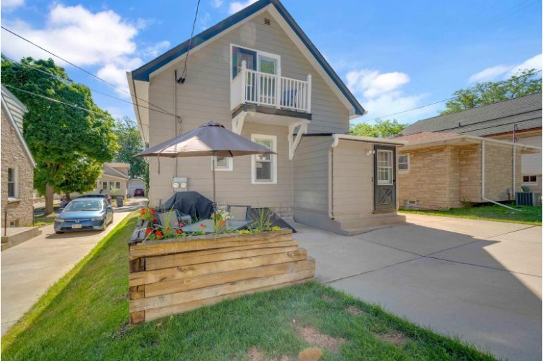 431 S 86th St, Milwaukee, WI by Response Realtors $219,500