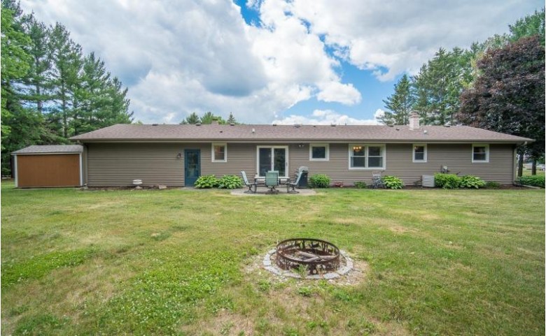 4864 Woodhaven Dr, West Bend, WI by Exsell Real Estate Experts Llc $399,900