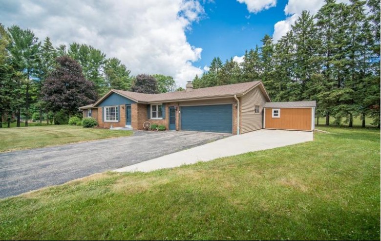 4864 Woodhaven Dr, West Bend, WI by Exsell Real Estate Experts Llc $399,900