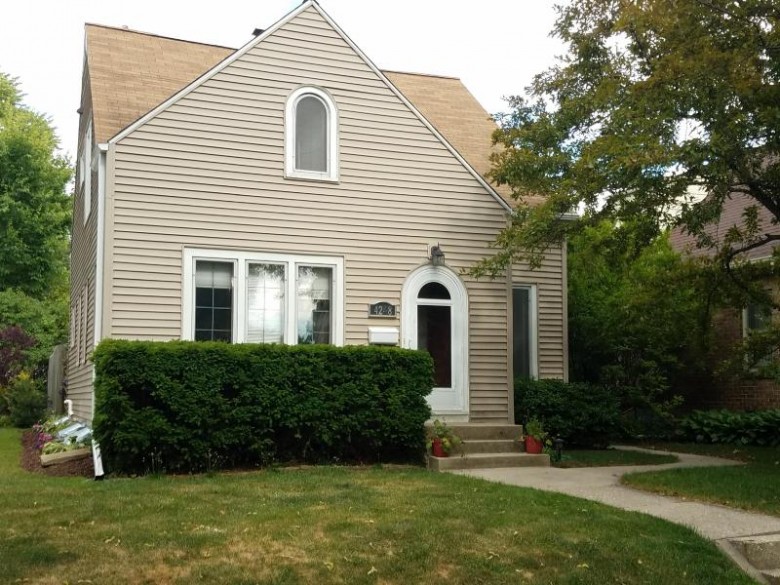4248 S Burrell St Milwaukee, WI 53207-5004 by Andrew'S Realty $265,000