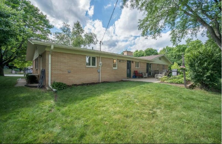 805 Crestview Dr, West Bend, WI by Exsell Real Estate Experts Llc $339,990