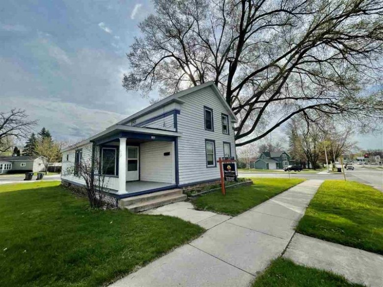 180 Ripon Road, Berlin, WI by First Weber Real Estate $79,980
