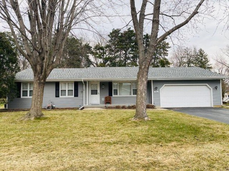 1140 Park St Baraboo, WI 53913 by Re/Max Grand $239,000