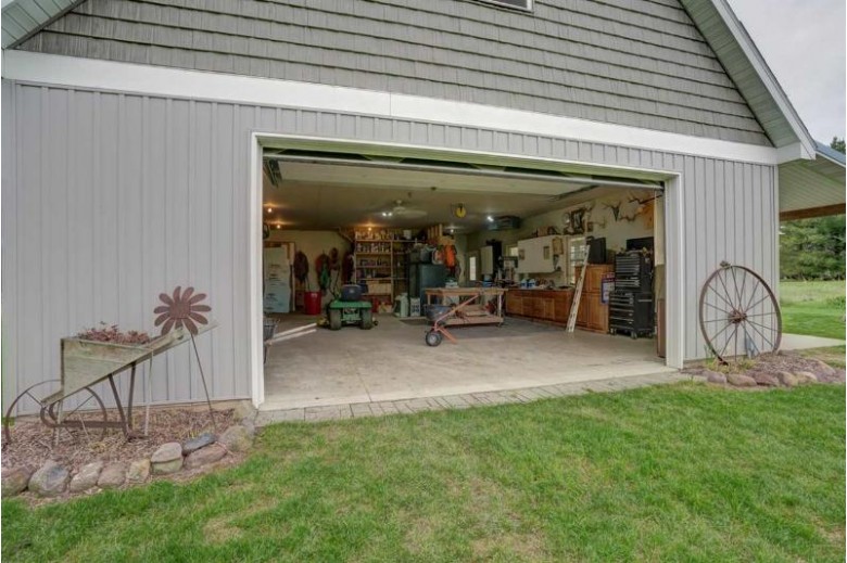 640 Logan Cir, Marshall, WI by First Weber Real Estate $600,000