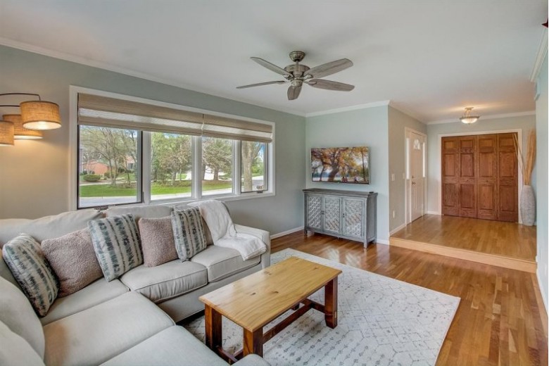33 Bishops Hill Cir Madison, WI 53717 by First Weber Real Estate $549,900