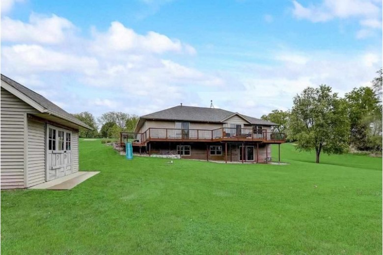 N1617 Carlin Rd Fort Atkinson, WI 53538 by Re/Max Shine $425,000