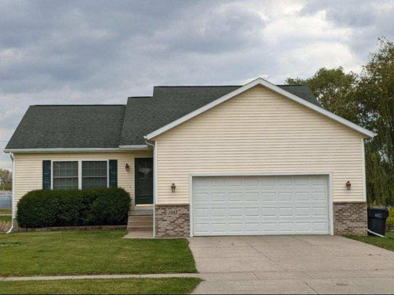 1033 Columbia Dr Poynette, WI 53955 by Tl Realty $269,900