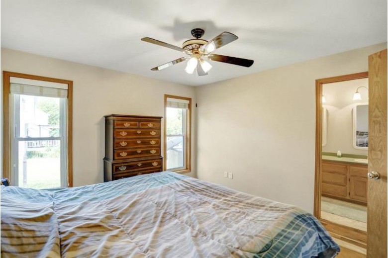 302 N Musket Ridge Dr, Sun Prairie, WI by Essential Real Estate Llc $300,000