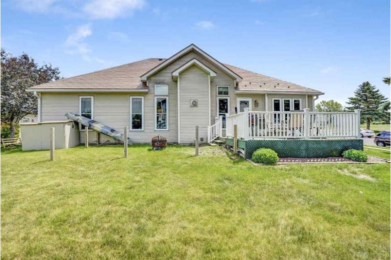 302 N Musket Ridge Dr, Sun Prairie, WI by Essential Real Estate Llc $300,000