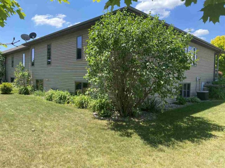 718 21st St, Prairie Du Sac, WI by First Weber Real Estate $279,000