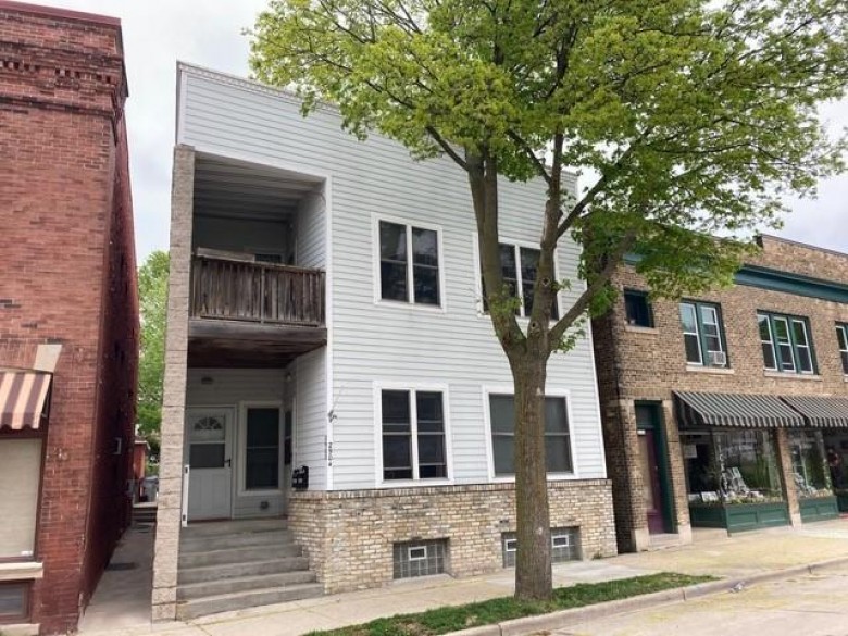 2902 S Delaware Ave Milwaukee, WI 53207-2517 by Homebuyers Advantage $274,900