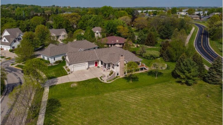 1100 Bluebird Trl Waunakee, WI 53597 by Cove Realty, Llc $649,900