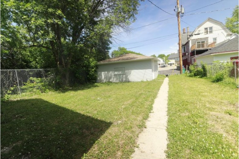 3324 N 41st St, Milwaukee, WI by Coldwell Banker Realty $149,900