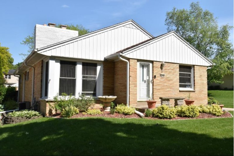 4126 N 74th St Milwaukee, WI 53216 by Homesmart Connect Llc $205,000