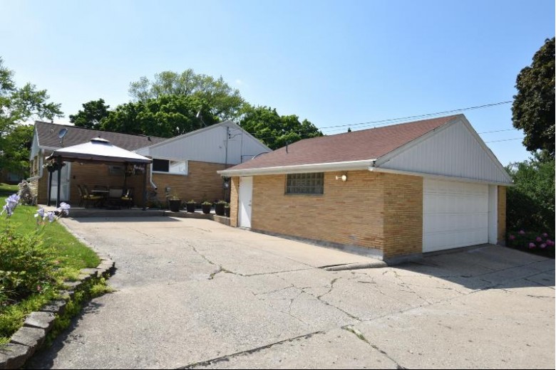 4126 N 74th St Milwaukee, WI 53216 by Homesmart Connect Llc $205,000