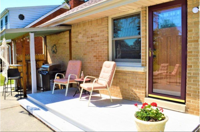 12021 W Center St Wauwatosa, WI 53222-4057 by Realty Executives Integrity~brookfield $299,900