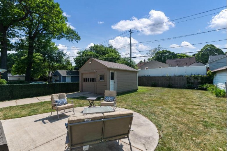 165 N 72nd St Milwaukee, WI 53213-3771 by Exsell Real Estate Experts Llc $200,000