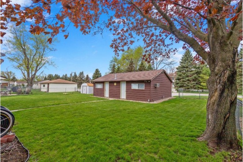 1622 Oakdale Dr 1624 Waukesha, WI 53189-8412 by First Weber Real Estate $320,000
