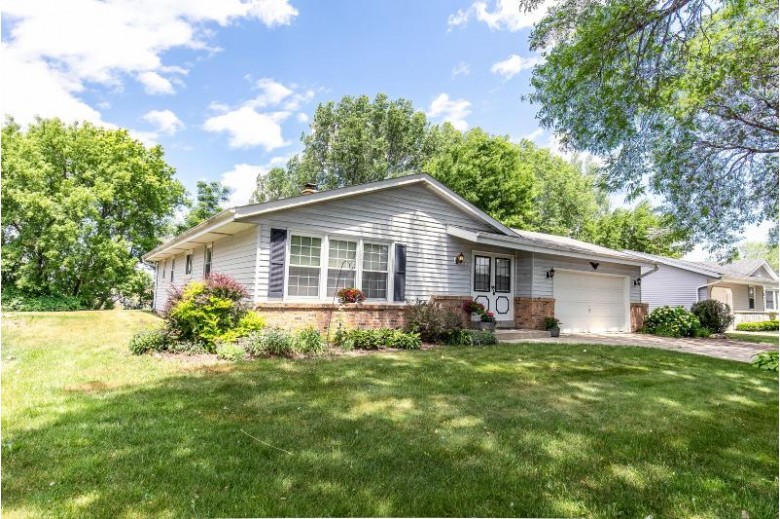2230 E Poplar Ave Oak Creek, WI 53154-1230 by Better Homes And Gardens Real Estate Power Realty $264,900