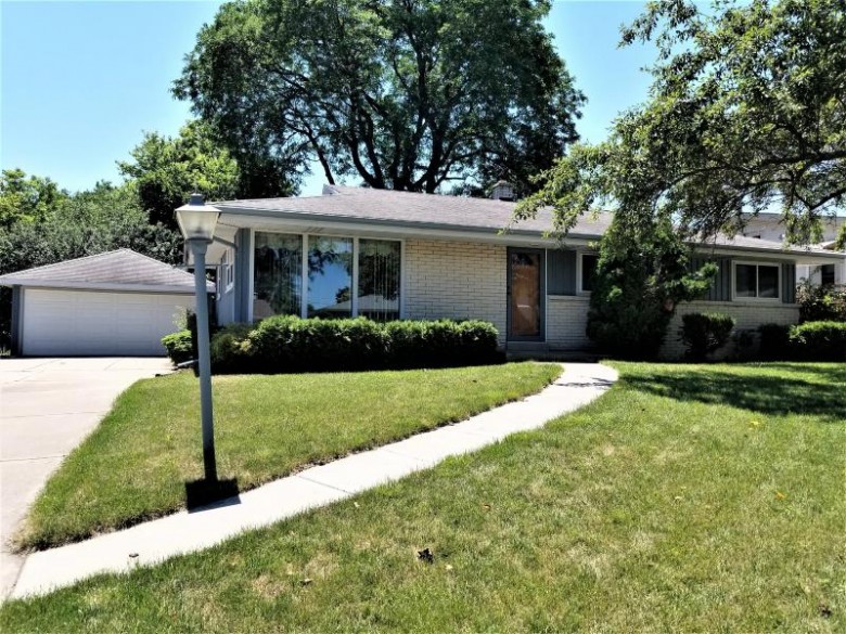 1779 Juniper Cir South Milwaukee, WI 53172-1022 by Homestead Realty, Inc~milw $249,900