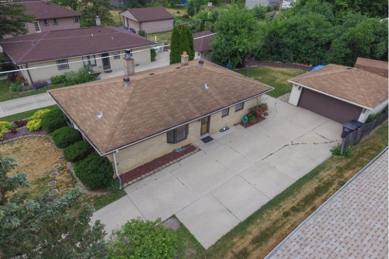 5340 W Whitaker Ave, Greenfield, WI by Re/Max Service First Llc $239,000