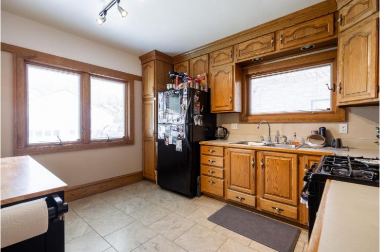 2554 N 68th St 2556, Wauwatosa, WI by Keller Williams Realty-Lake Country $329,000