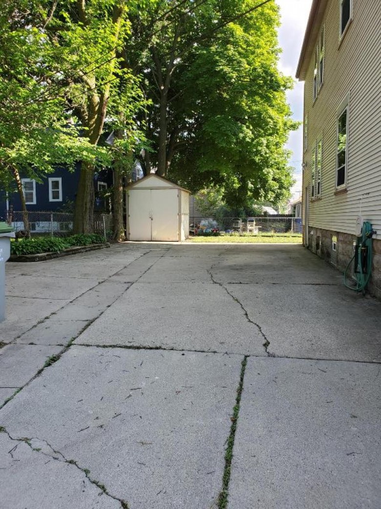 5613 W Lloyd St 5615 Milwaukee, WI 53208-1004 by Coldwell Banker Homesale Realty - Franklin $229,900