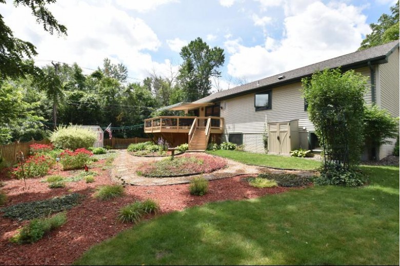 505 N University Dr Waukesha, WI 53188-2783 by Re/Max Realty Center $314,900