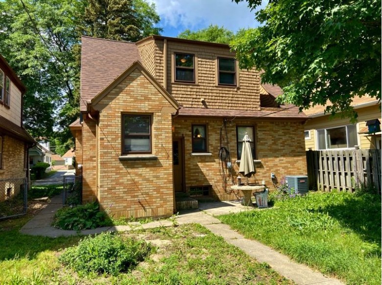 4950 W Medford Ave Milwaukee, WI 53216-2335 by Coldwell Banker Homesale Realty - Wauwatosa $134,900